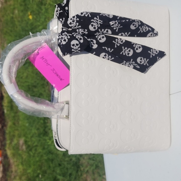 BETSEY JOHNSON SKULL SATCHEL - Picture 2 of 12